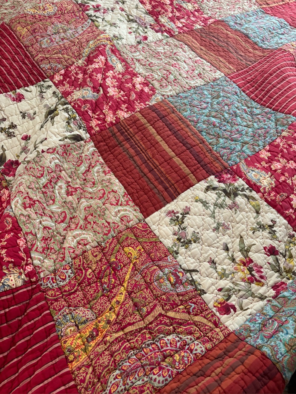 Pottery Barn Georgia Patchwork King Quilt ~ Beautiful! - Picture 4 of 7
